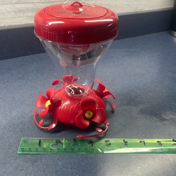 New hummingbird feeder - Picture 1 of 5